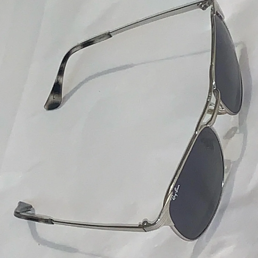 Ray-Ban Classic Metal Frame 
 Sunglasses with Case - Picture 2 of 16